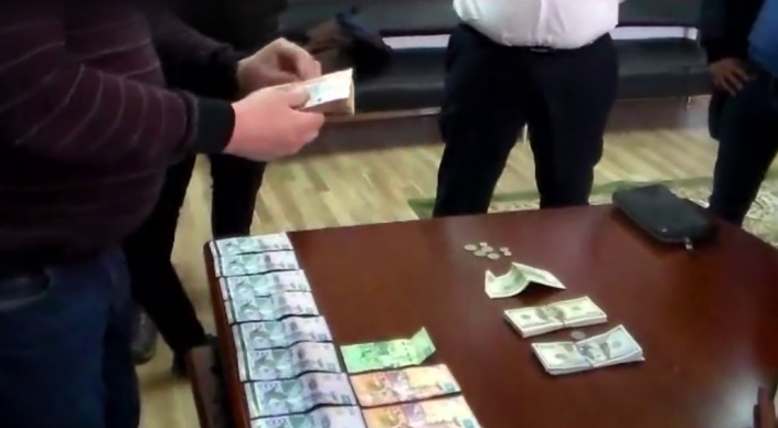 В получении взяток подозревается начальник железнодорожной станции Алтынколь (видео)