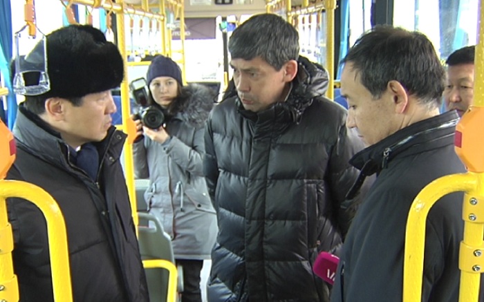 Партию новых автобусов осмотрел аким Алматы 