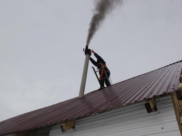 В Усть-Каменогорске жителям частного сектора бесплатно чистят дымоходы