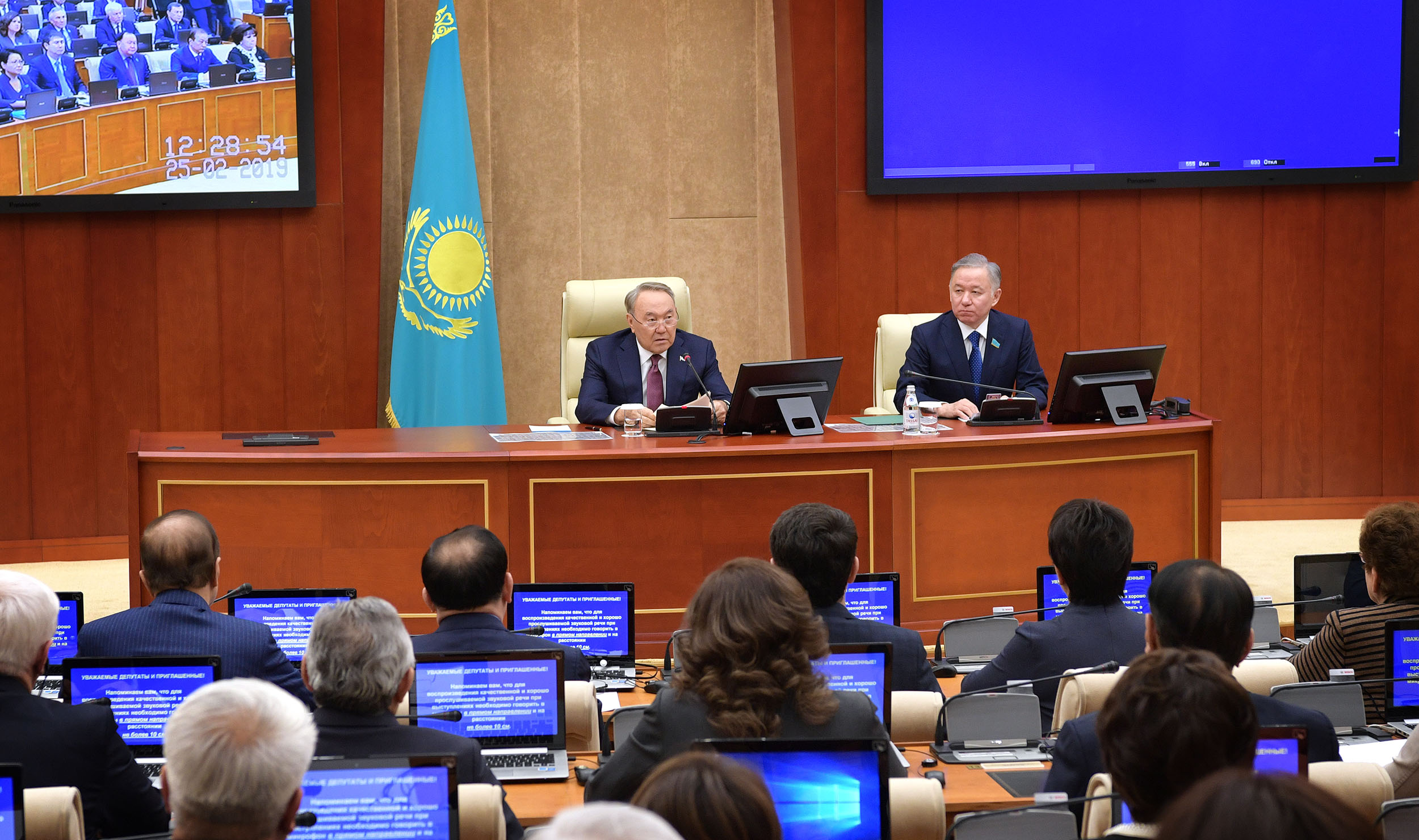 Назарбаев: Әлеуметтік саладағы қателіктерден Сағынтаев отставкаға кетті