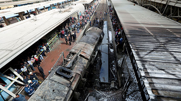 Крушение локомотива на вокзале в Каире: почти три десятка погибших (видео) 