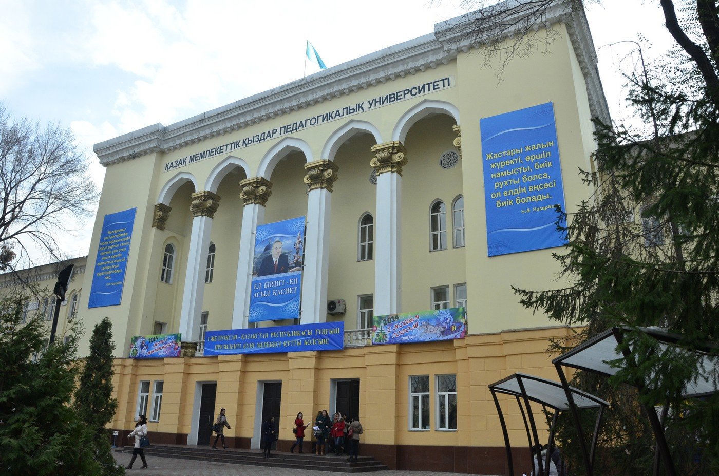 «Үлгерімі жақсы болуы тиіс»: Алматы университеттері аз қамтылған отбасы балаларын тегін оқытады
