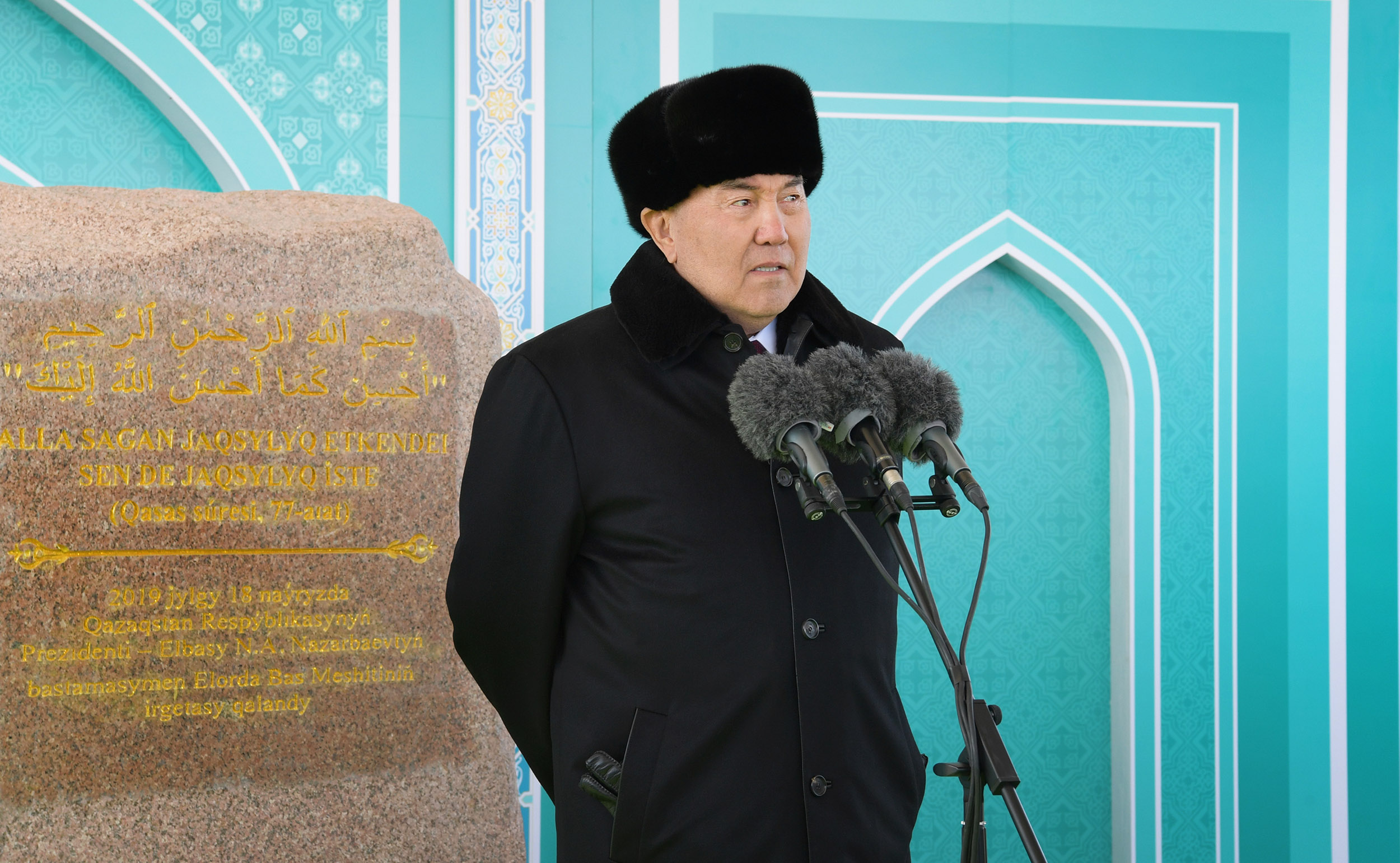 Н.Назарбаев заложил камень на месте строительства новой мечети в Астане