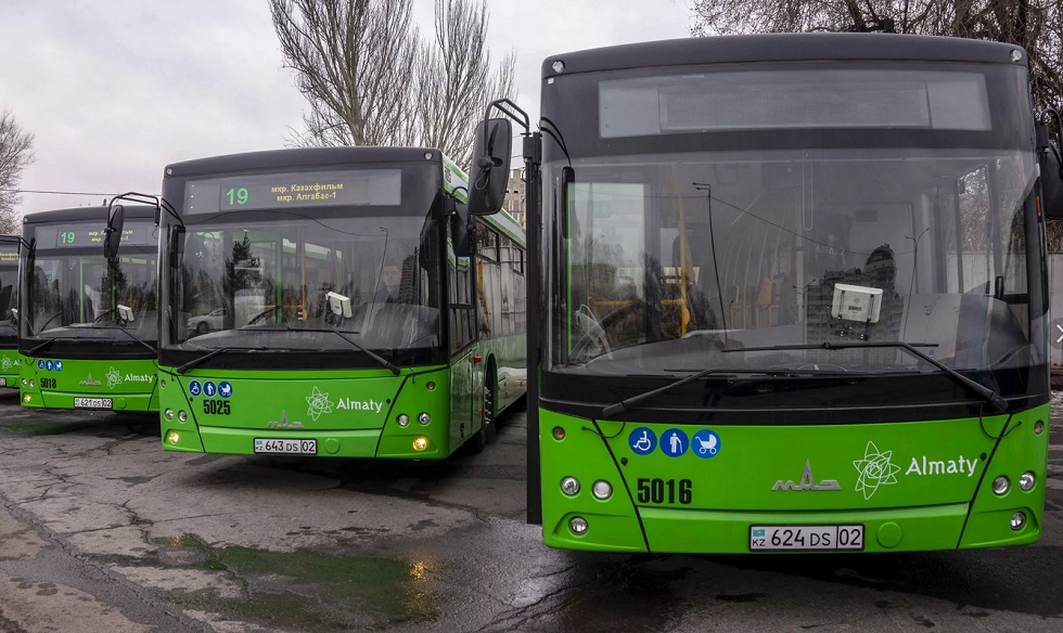 Какую зарплату получают водители автобусов в Алматы