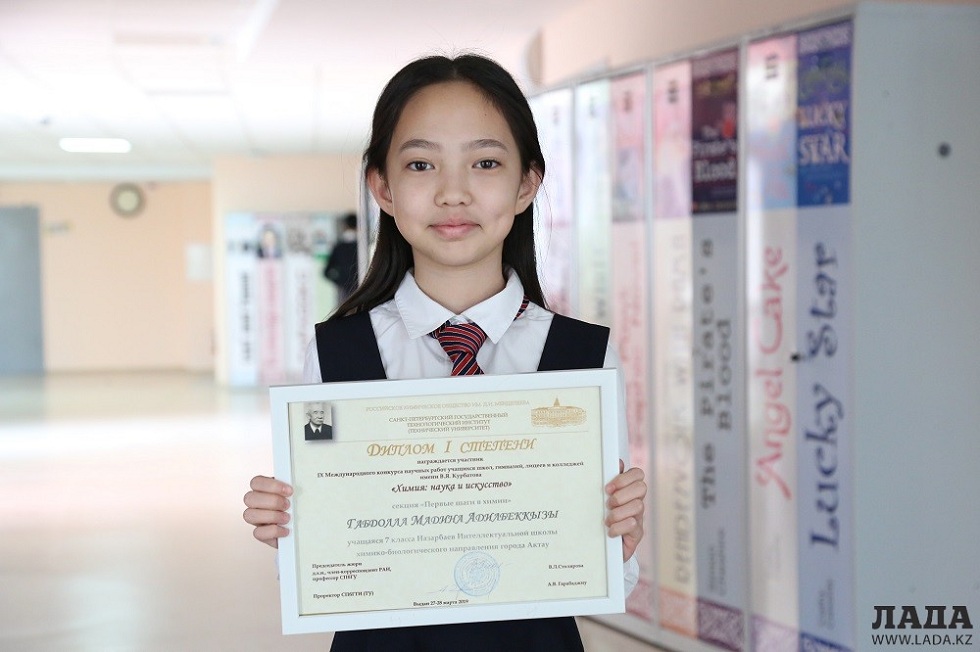 Первое место на конкурсе научных проектов в Санкт-Петербурге заняла школьница из Актау