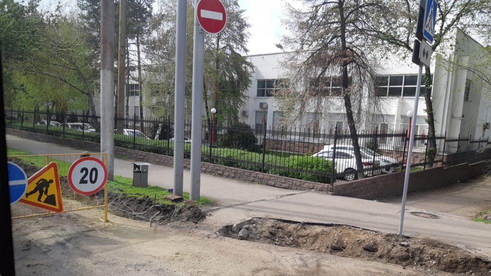 На две недели закрыли проезд на участке улицы Байзакова в Алматы