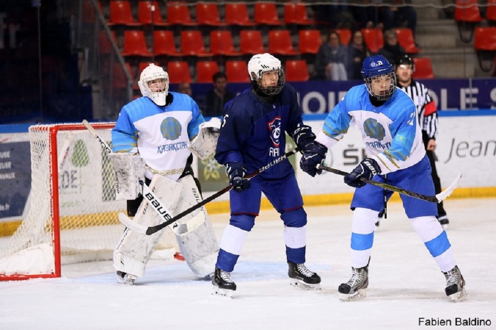 Сборная Казахстана по хоккею на юниорском чемпионате мира разгромила Францию
