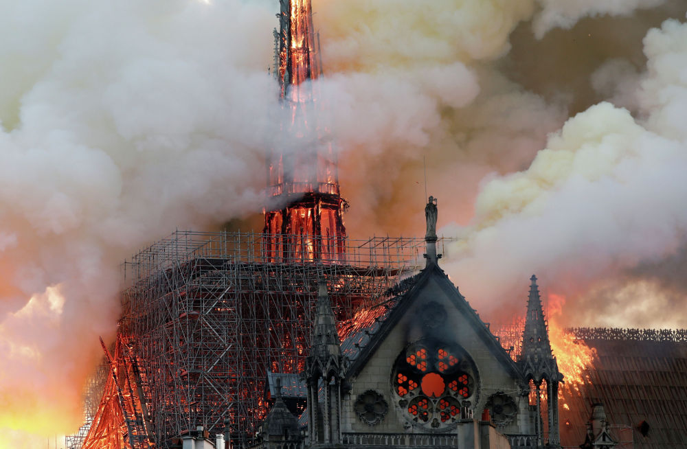 Пожар в соборе Парижской Богоматери: Франция в шоке
