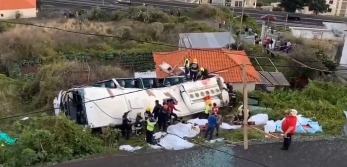 Португалияда туристер автобусы апатқа ұшырап, 30-ға жуық адам ажал құшты