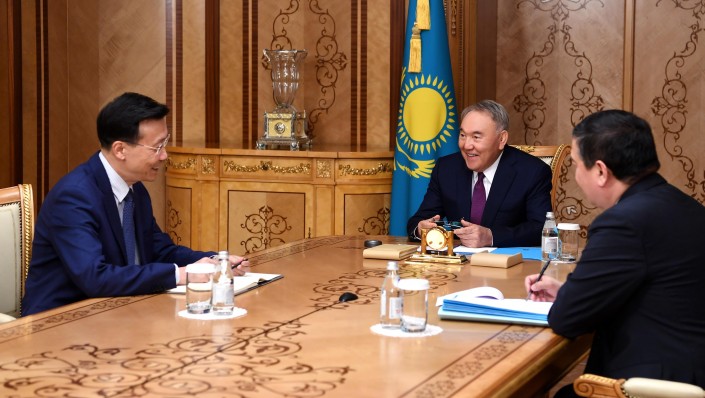 Нурсултан Назарбаев провел встречу с послом Китая