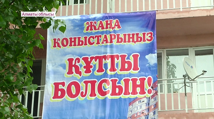 Алматы облысында кәсіпкер екі бірдей отбасыға жаңа пәтер сыйлады