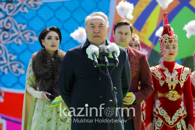 Казахстанцев с Днем единства поздравил Нурсултан Назарбаев