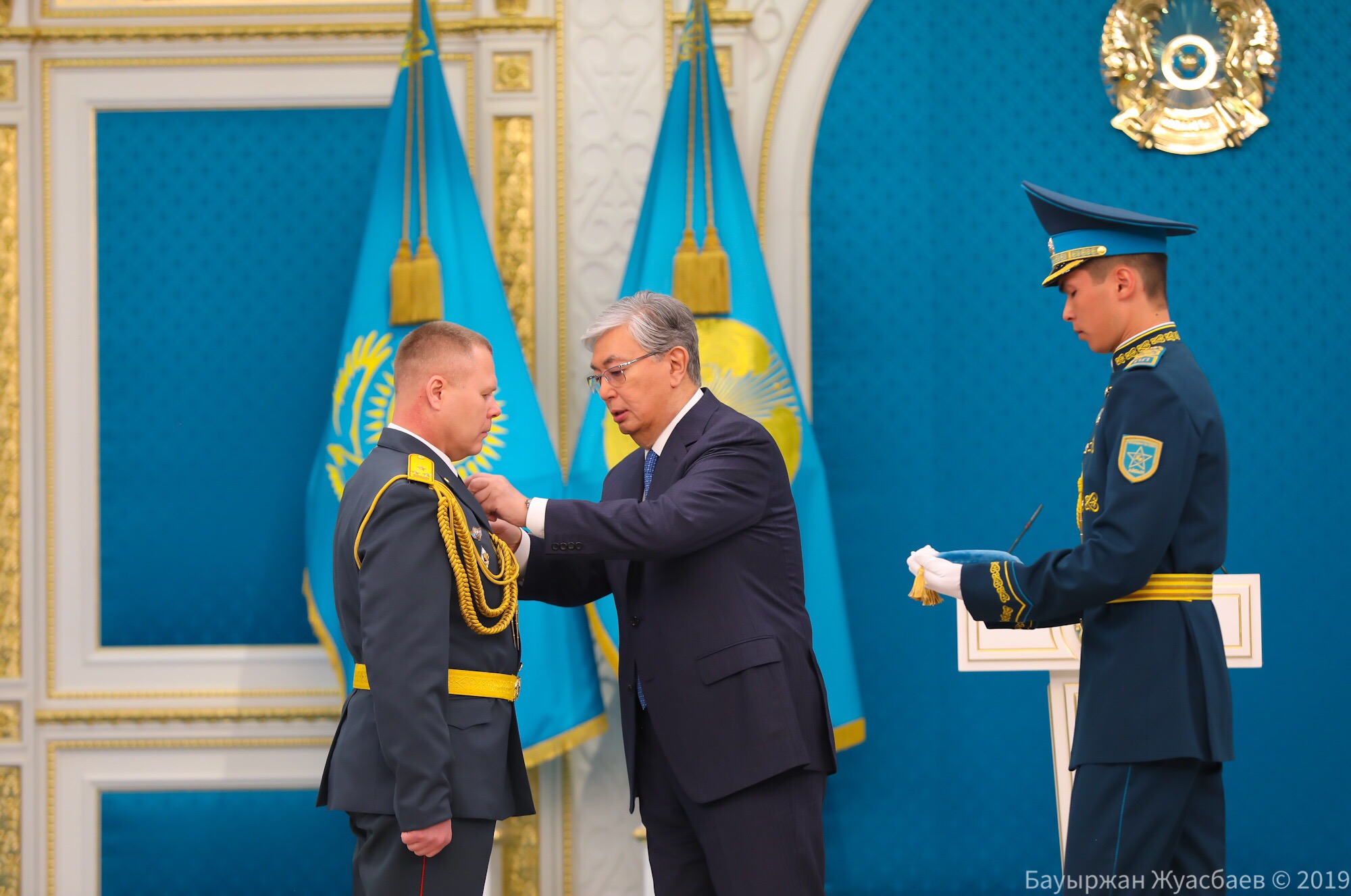 Президент Казахстана наградил защитников Отечества 