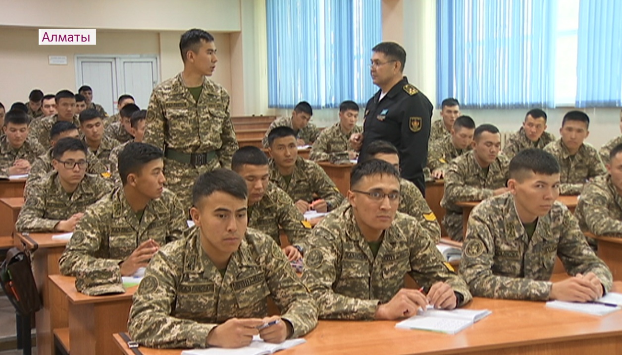 Ата жолымен: Алматыдағы әскери институтта жас Сағадат Нұрмағамбетов білім алып жатыр