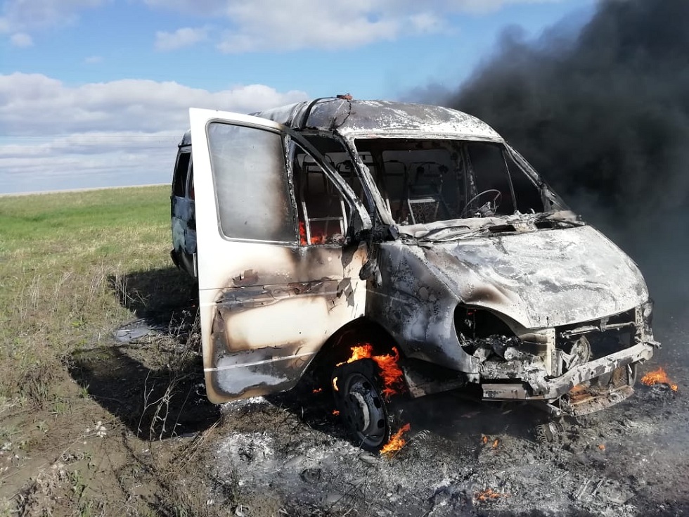 Полицейские СКО спасли детей из горящего микроавтобуса 