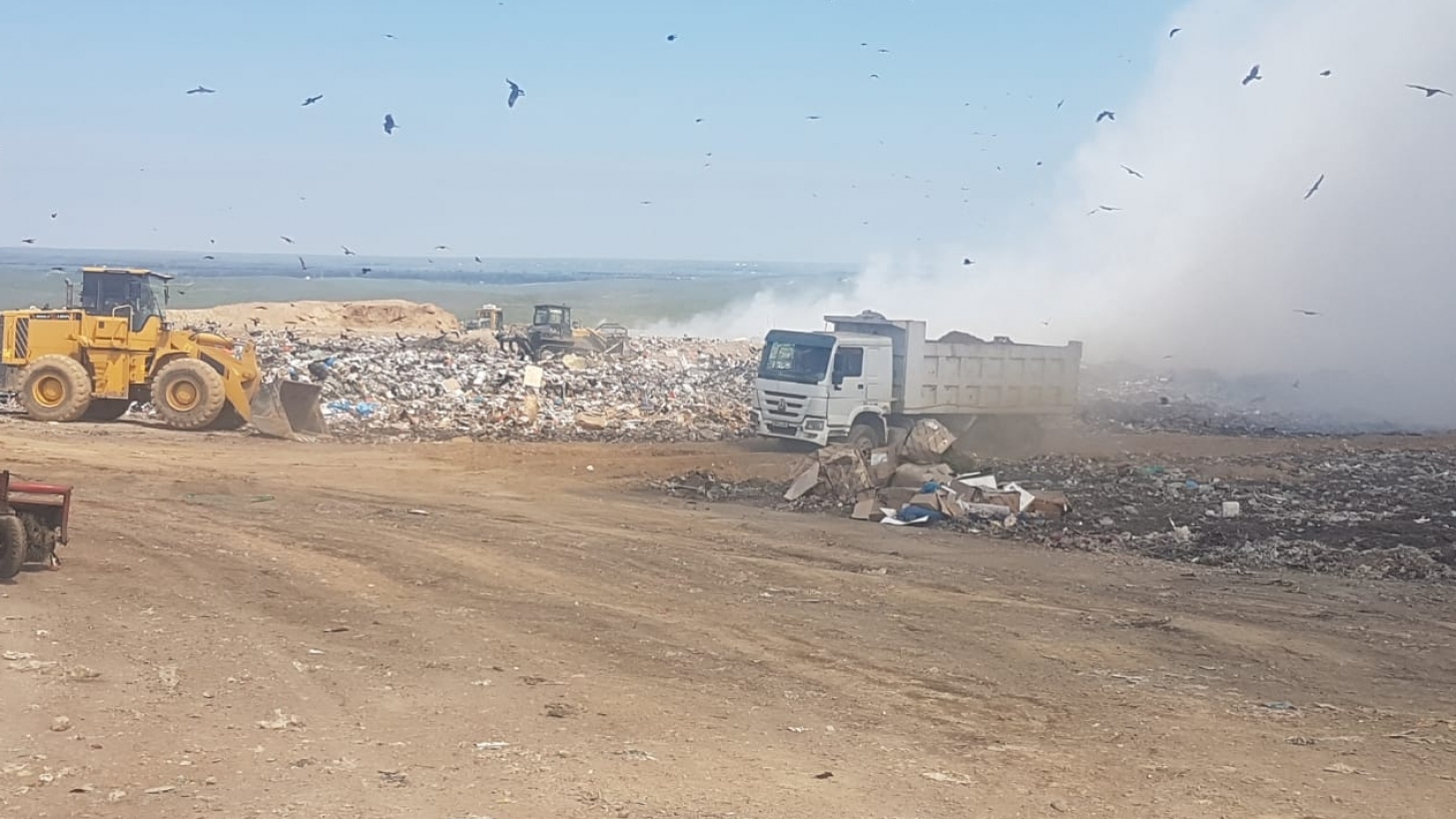 Пожар на мусорном полигоне близ Алматы обычное явление - местные жители