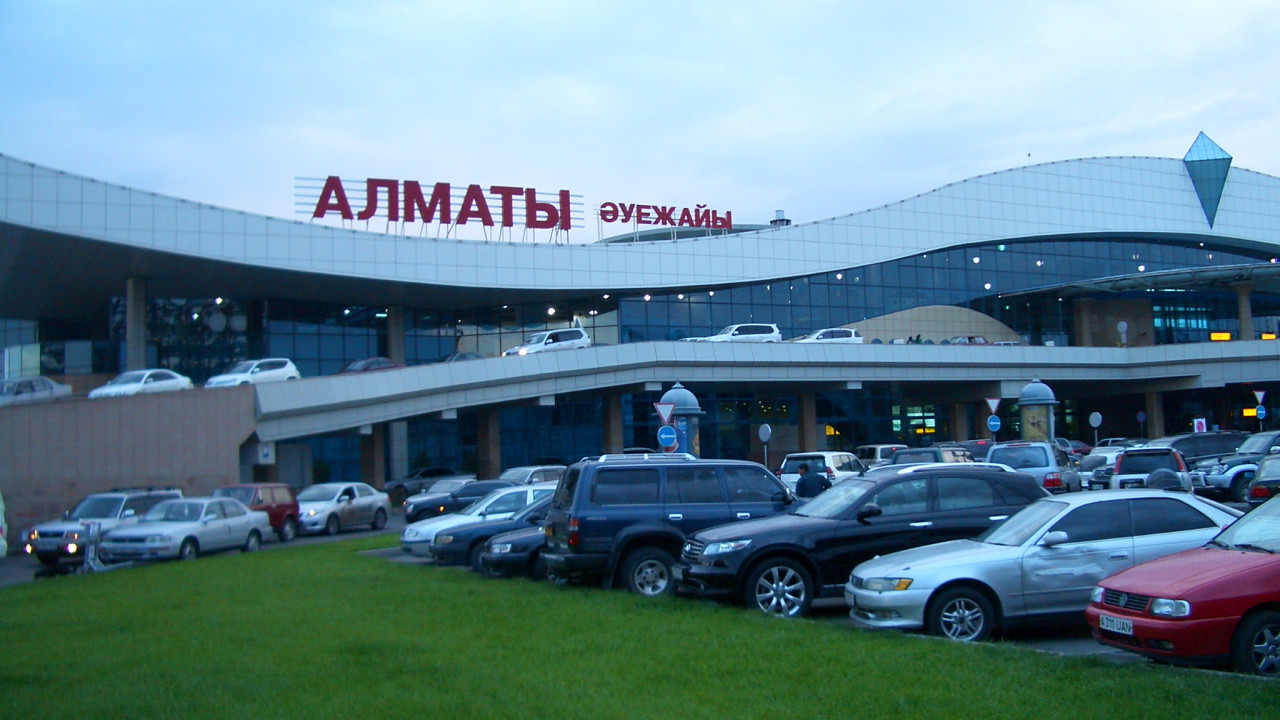 Руководство аэропорта Алматы пообещало вернуть сиденья из-за жалоб пассажиров