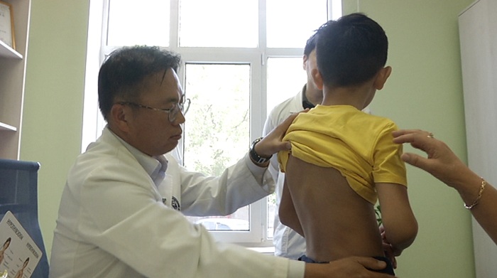 Эндокринологи из Южной Кореи обследовали маленьких пациентов в Алматы