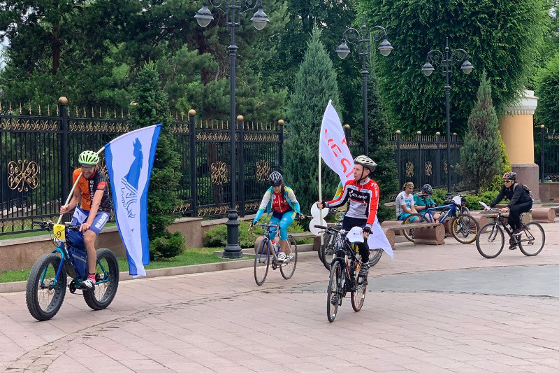 «Акжоловцы» устроили велопробег в поддержку своего кандидата в Алматы
