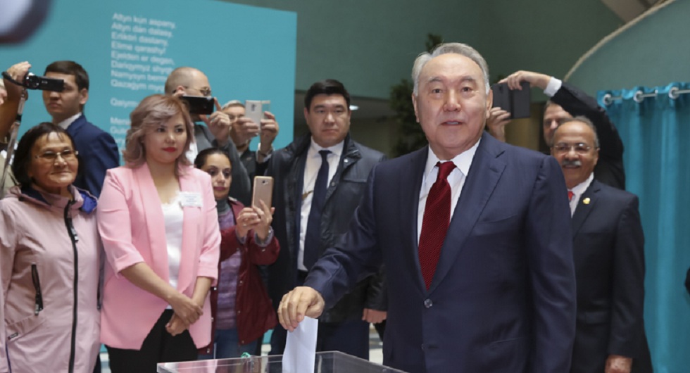 Нурсултан Назарбаев проголосовал на выборах в столице