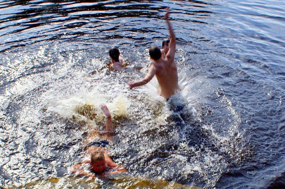 Где в Алматы разрешено купаться летом
