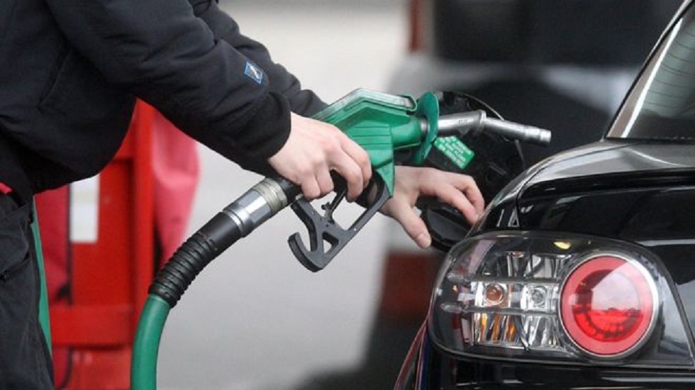 В Казахстане снизились цены на бензин