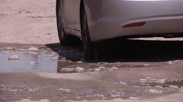 Жители микрорайона Айгерим-2 добились ремонта дороги на своей улице