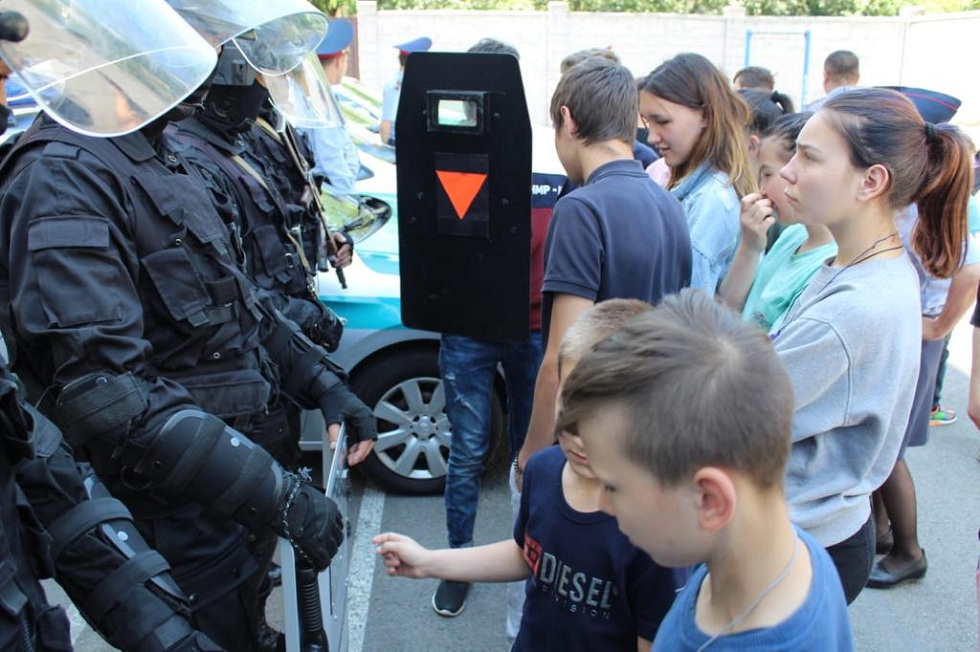 День открытых дверей для воспитанников детдома провели полицейские Алматы