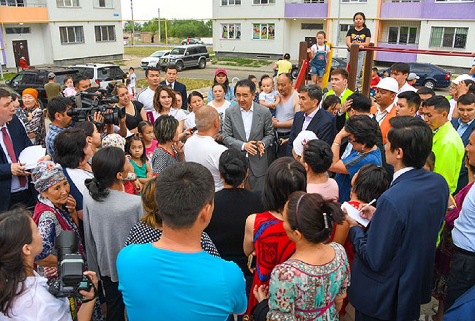 Аким Алматы посетил с рабочим объездом Наурызбайский район