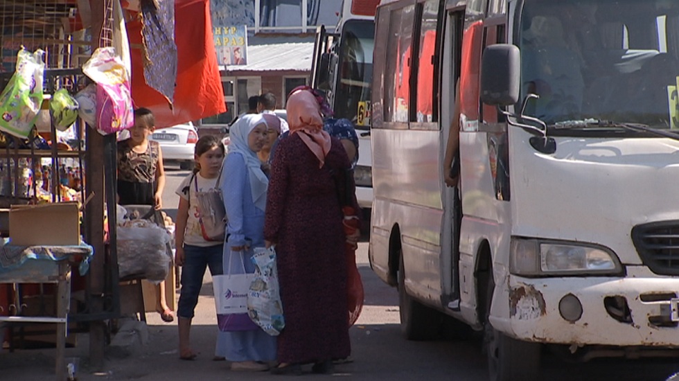 Алматы облысында жолаушы жүріп бара жатқан автобустан құлап қайтыс болды