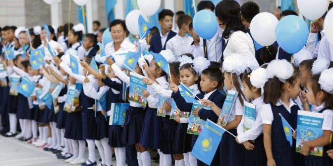 Первый звонок для школьников прозвенит в воскресенье в Казахстане