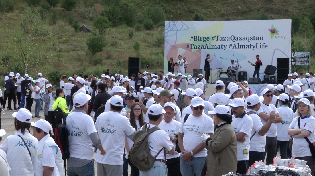 25 гектаров ущелья Аюсай очистили участники акции Taza Almaty