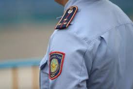 В Алматы задержан лжеполицейский: мошенник обманывал иностранцев