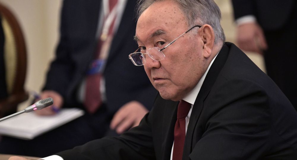 Назарбаев пригрозил чиновникам за блокирование критики в СМИ 