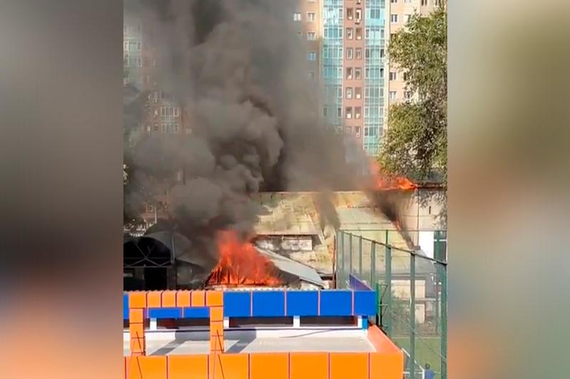 В Алматы горит кафе (видео)