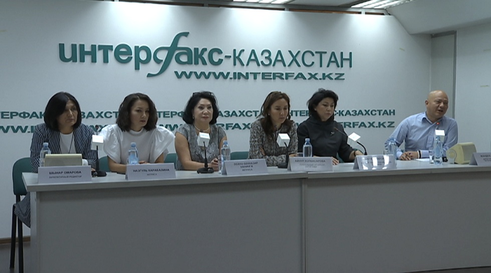 Дебютный спектакль о жизни поэтессы Фаризы Онгарсыновой идет в Алматы 