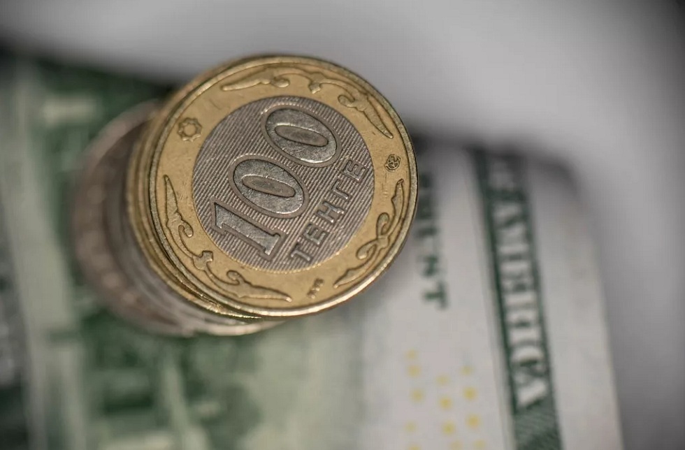 391 тенге за доллар просят некоторые обменники Алматы