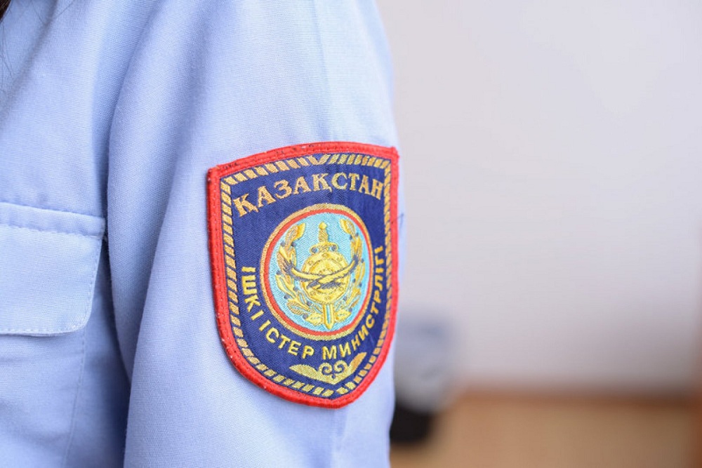 Лжеполицейского-афериста задержали в Алматы