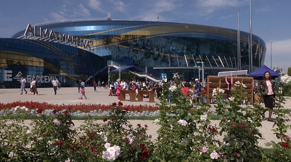 Казахский аул организовали перед Almaty Arena
