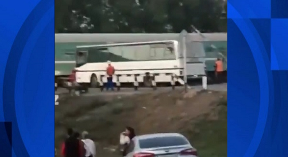 Застрявший автобус на железнодорожных путях снова напугал шамалганцев