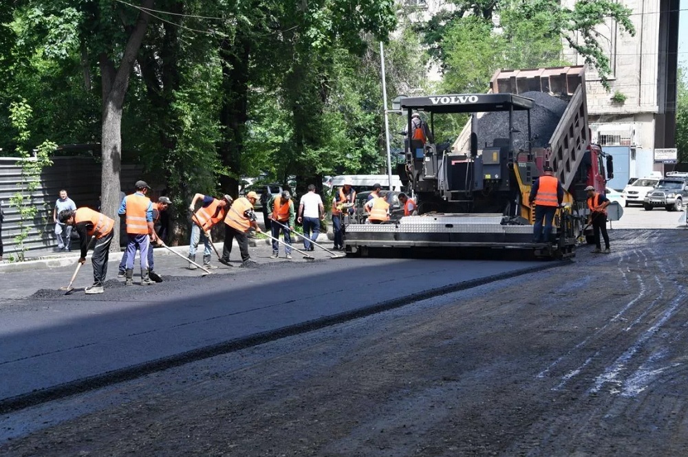 121 километр новых дорог построят в Алматы в этом году