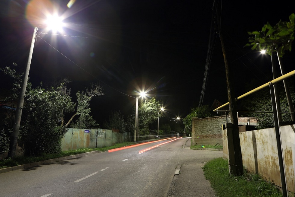 Уличные фонари впервые появятся на 208 улицах Алматы до конца года
