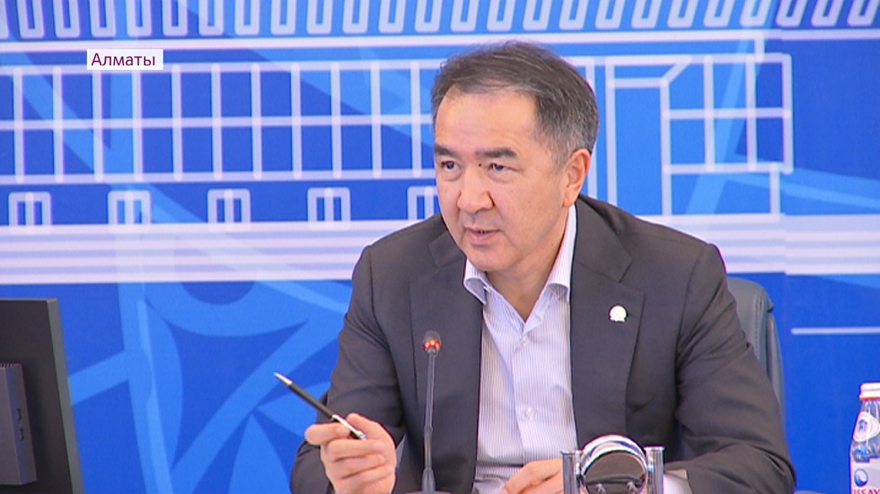Бакытжан Сагинтаев потребовал решить проблему отставания от графика при строительстве соцобъектов в Алматы