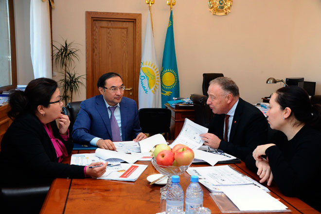 В акимате Алматы рассмотрели вопросы модернизации «скорой»