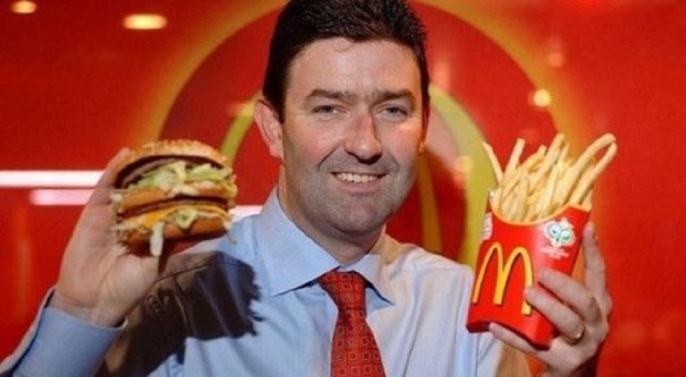 McDonald's бас директоры жанжалдан кейін қызметінен кетті