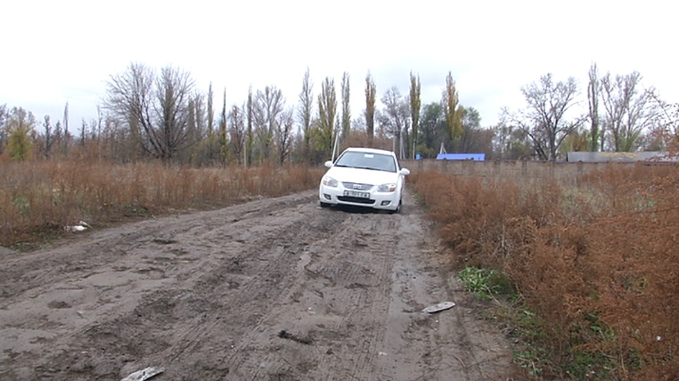 Без дорог и освещения обходятся жители микрорайона Нуршашкан в Алматы