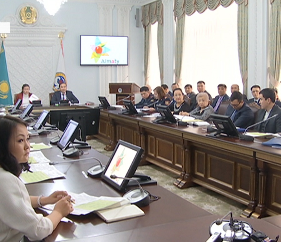 Алматы әкімінің орынбасары балалардың құқықтарын қорғау жөніндегі жұмыс тобымен кездесті