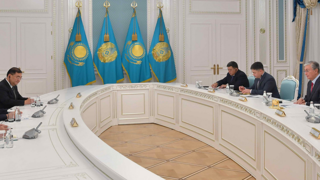 Токаев обязал китайскую CNPC повысить зарплаты казахстанским рабочим 