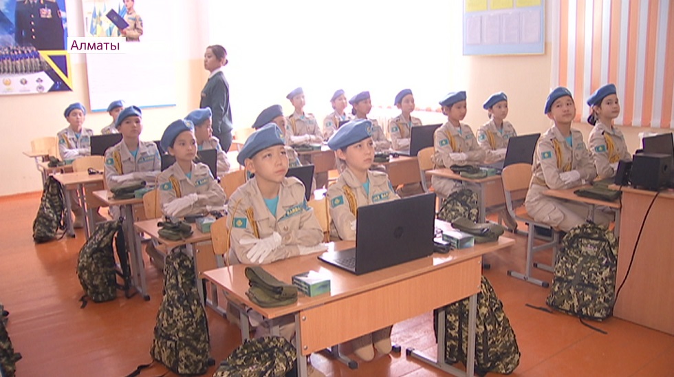 Военно-патриотический класс "Жас Сарбаз" открыли при школе в Алматы