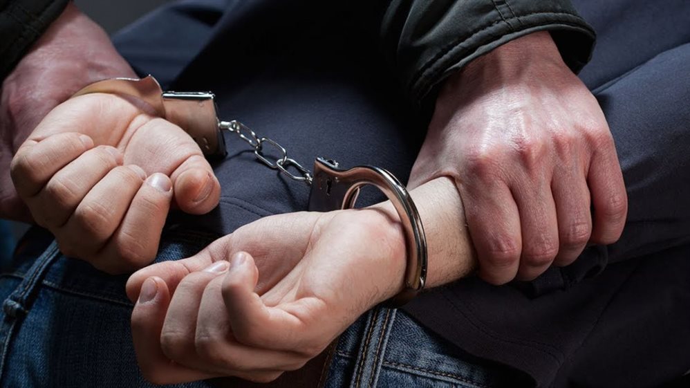 Полицейские Алматы задержали двоих вымогателей